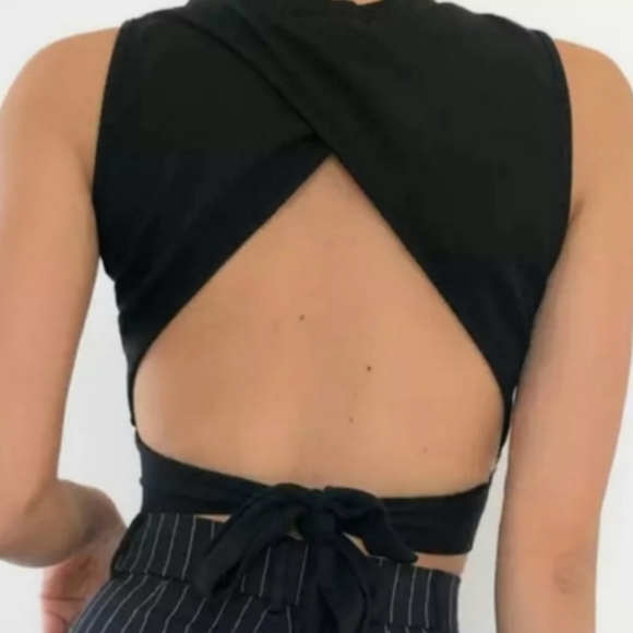 TOP BLACK TIE BACK OPEN BACK HALTER CROP TOP - Picture 3 of 3